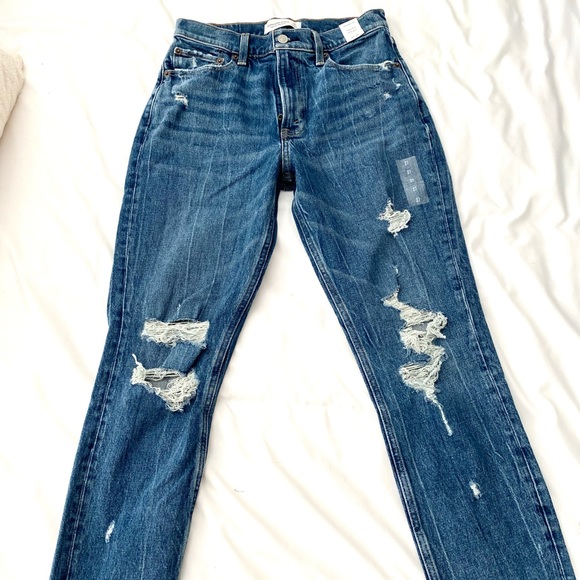 NWT Abercrombie High Rise Mom Jean size 27/4 - Picture 4 of 12